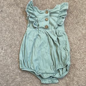 🌿24 month green ruffled romper